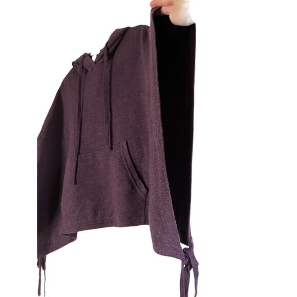 Lululemon All In A Day Hooded Poncho
Heathered Black Cherry O/S - Picture 4 of 7